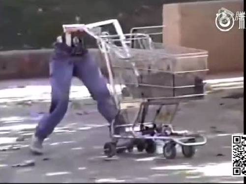 博君一笑 看這些機器人笨得不像樣