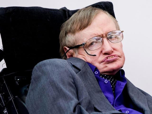 霍金：機器人進化比人快 警惕它們反抗