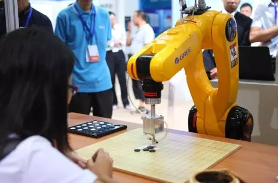 2015年，全球工業(yè)機器人供應(yīng)量達(dá)到254000臺