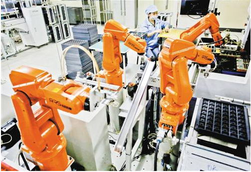 廣東推進工業機器人進集群 2017年應用機器人將超8萬臺