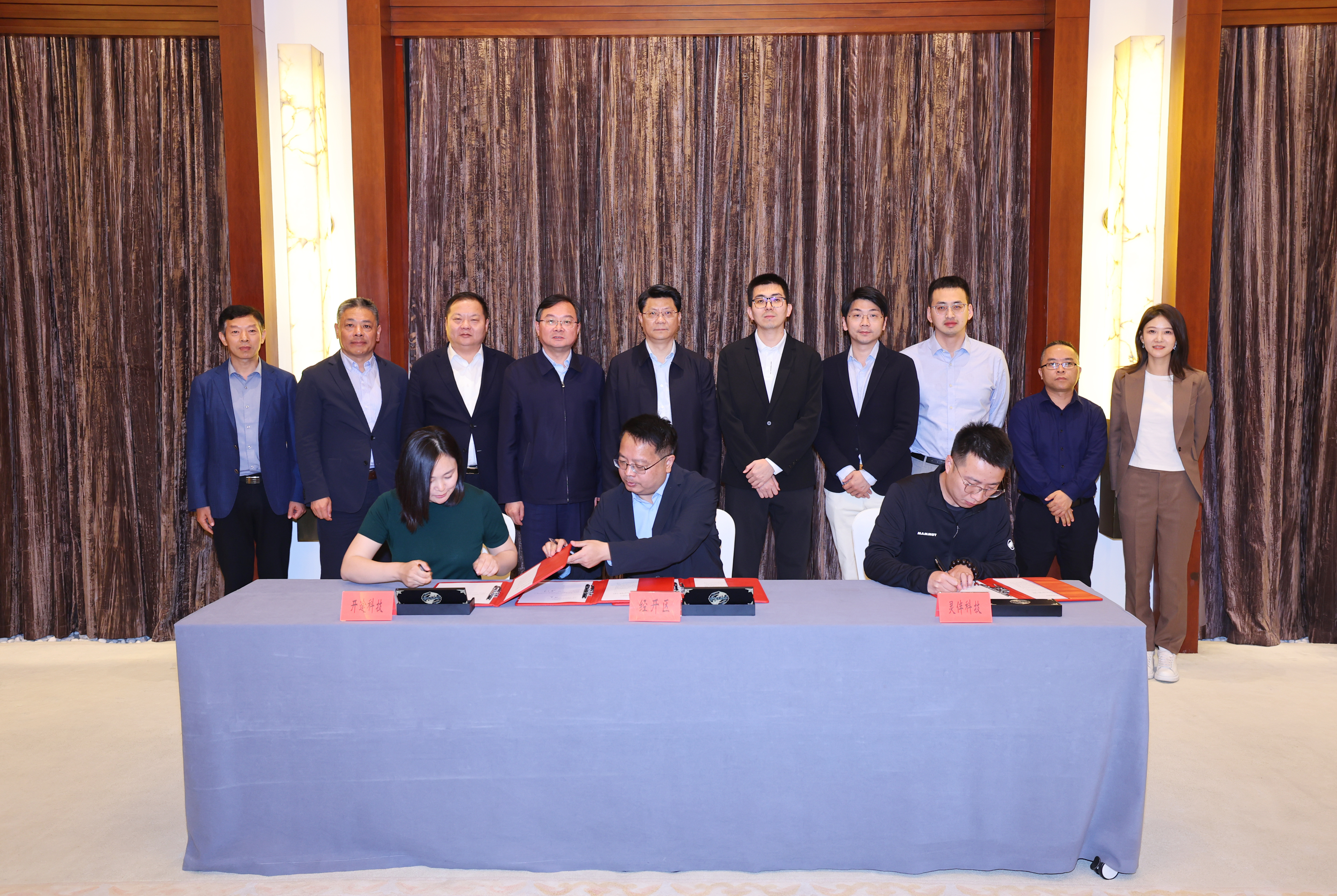 揚州市委書記王進健接見開途科技一行，雙方簽署合作框架協議，助力打造叉取機器人新高地