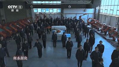 再破圈!央視端午晚會新松大負(fù)載機(jī)器人“執(zhí)手”專業(yè)舞者柔美共舞,人機(jī)“無間”交互演繹未來美學(xué)