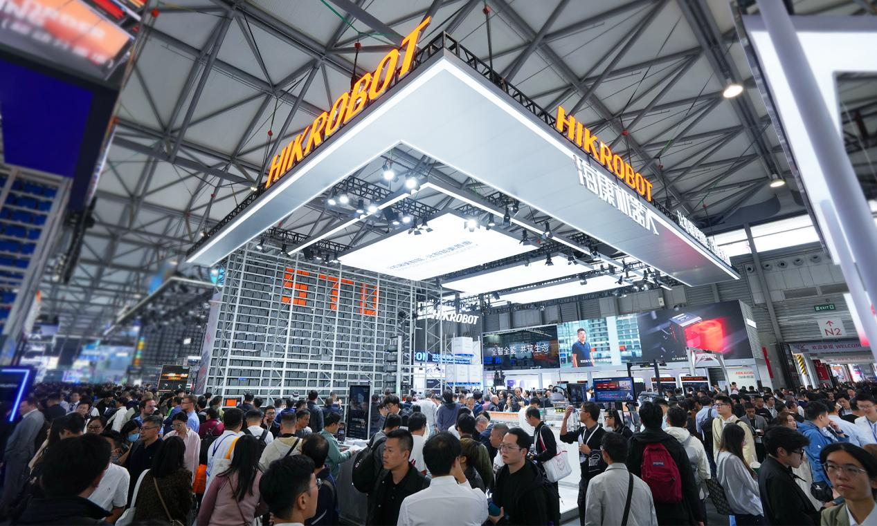 蔚藍(lán)引擎發(fā)布“光耘”系列激光除草機(jī)器人